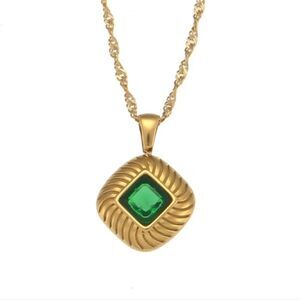 Green Zircon Vintage Diamond Textured Pendant Necklace 18K Gold